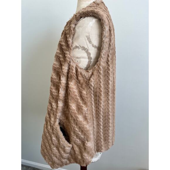 G by Giuliana Faux Fur Vest High Low Drape with Pockets Small - Picture 4 of 9